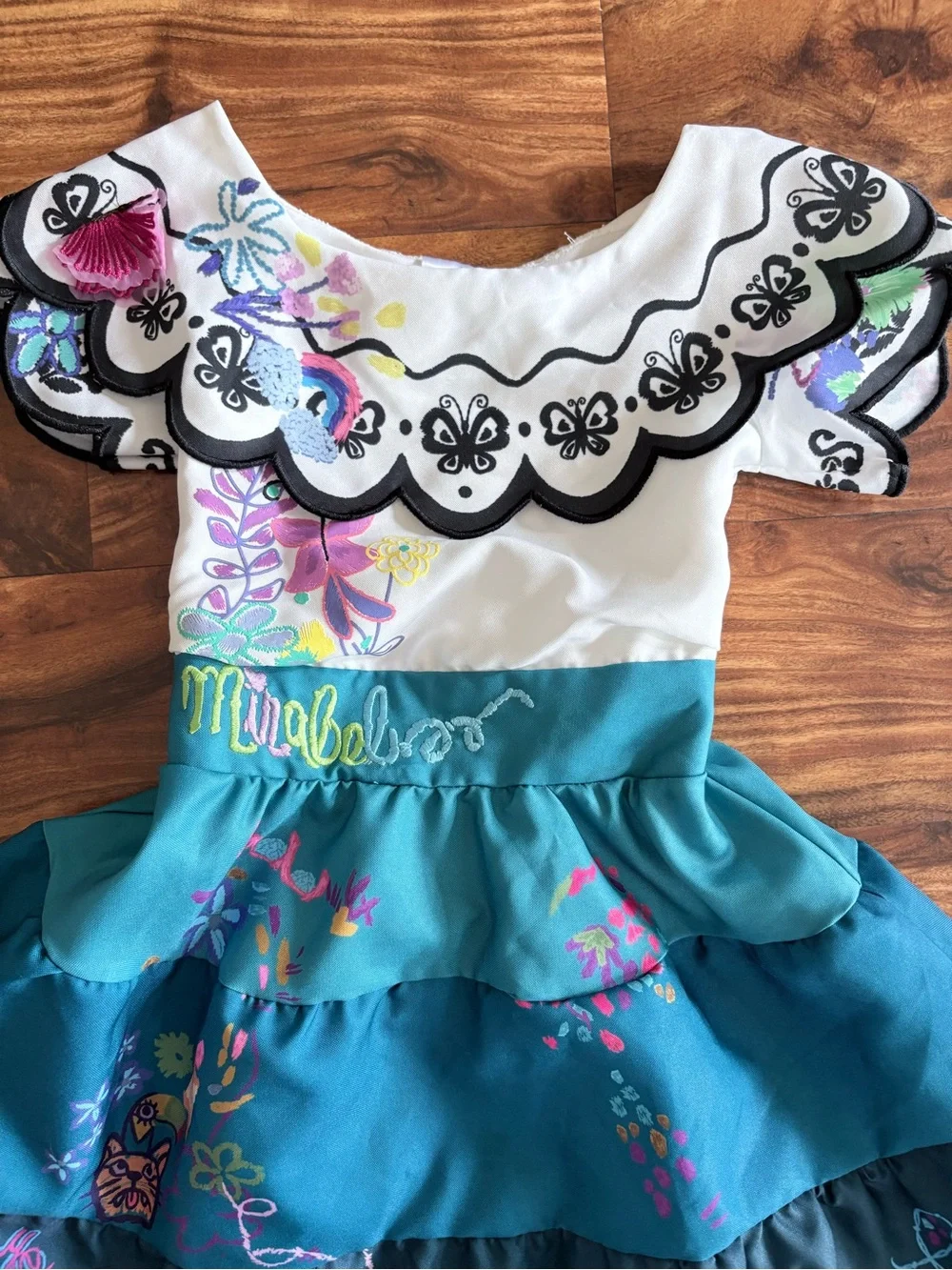 Disney Encanto Mirabel Costume Dress 4 5 Years Halloween Disney World Disneyland